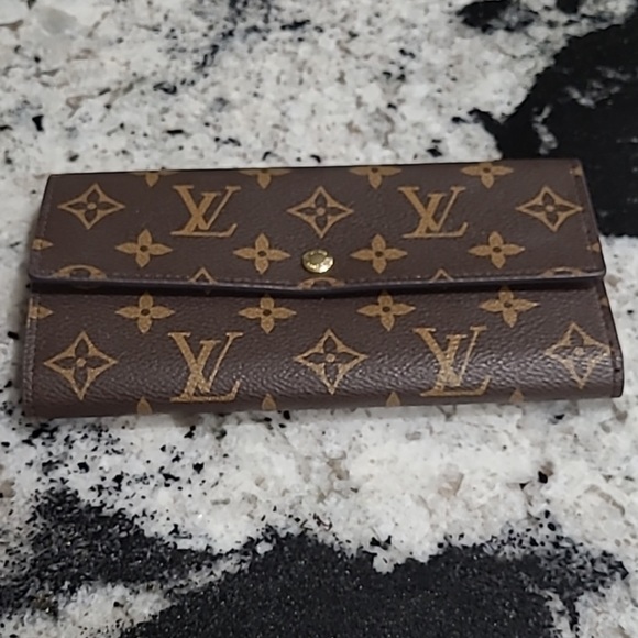 Louis Vuitton Handbags - LOUIS VUITTON
LV Monogram Coated Canvas Sarah Wallet